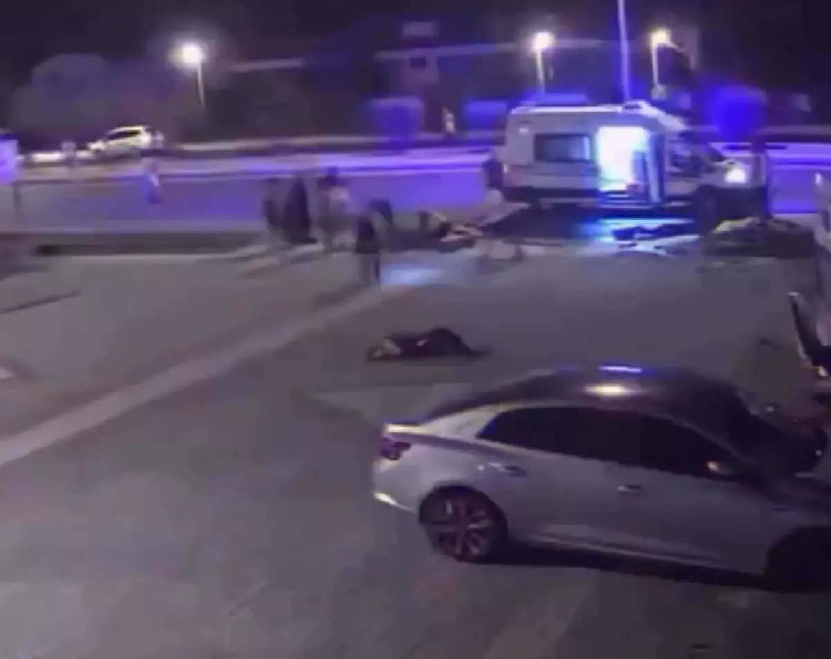Ambulans Kaldırıma Çarptı: 3 Sağlık Çalışanı Yaralı