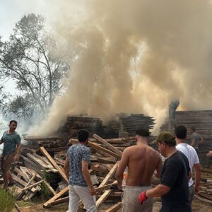 bodrumda yangin evlere dayandi buyuk korku yasandi IbSwStf8