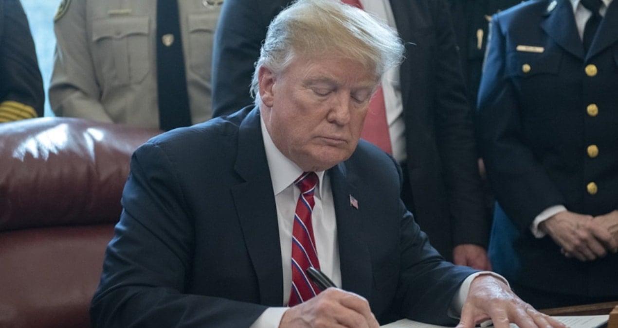 trump yonetimi h 1b calisma vizelerine 100 bin dolarlik basvuru ucreti getirecek cr86YRNX