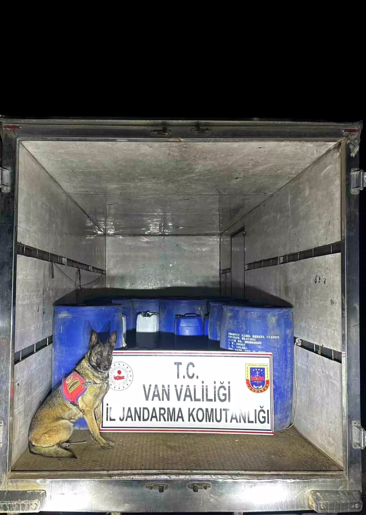 vanda asetik asit ve kostik soda ele gecirildi jajEyl6D