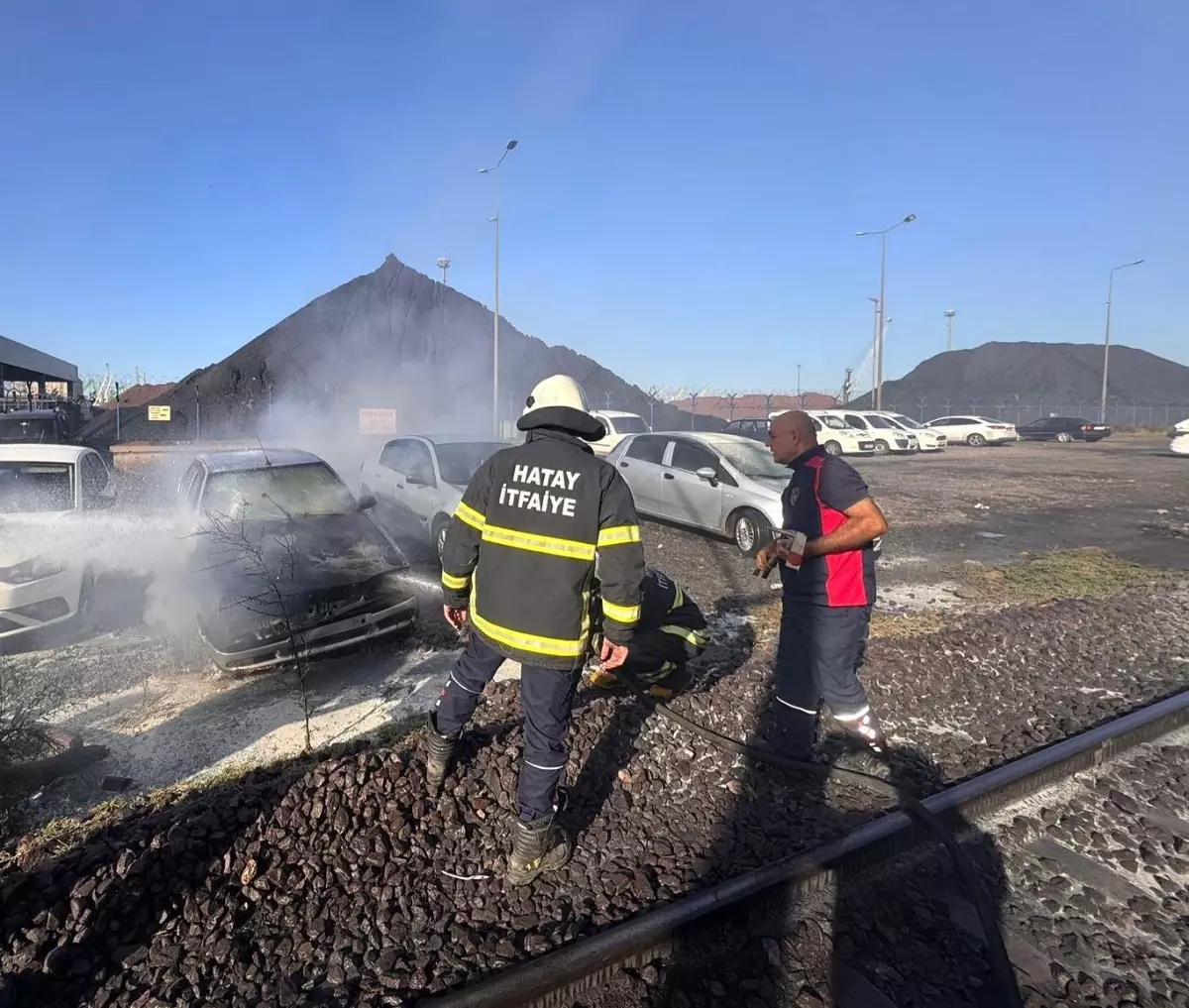 hatayda park halindeki otomobil alevlere teslim oldu G3KPJJKi.jpg