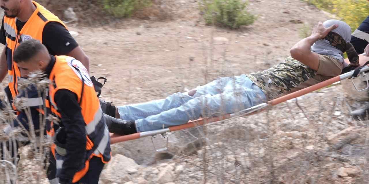 israil askerleri sevinmeyin diyerek filistinli kalabaliga saldirdi Ugqhjhjt.jpg