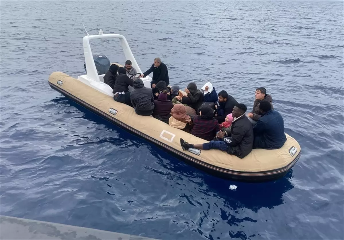 izmirde 128 duzensiz gocmen yakalandi mqiPIlPh.jpg