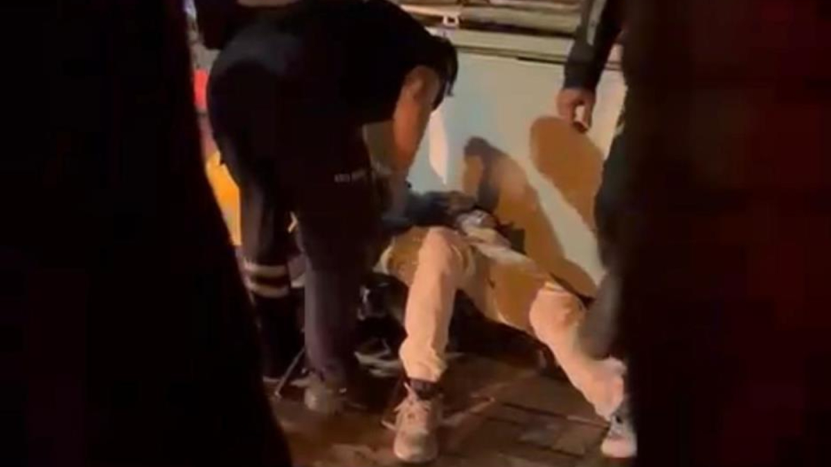 izmirde parkta kanli tartisma defalarca bicaklandi AFhK9gtJ.jpg