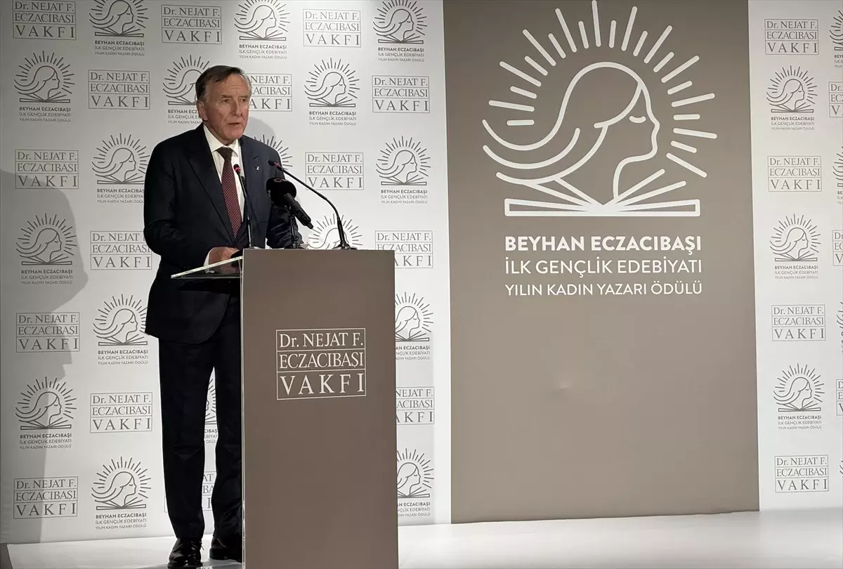 koray avci cakman yilin kadin yazari odulunu kazandi xBGFqiB3.jpg