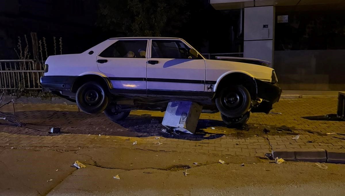 nigdede otomobil trafoya cikti rKPdlf9m.jpg