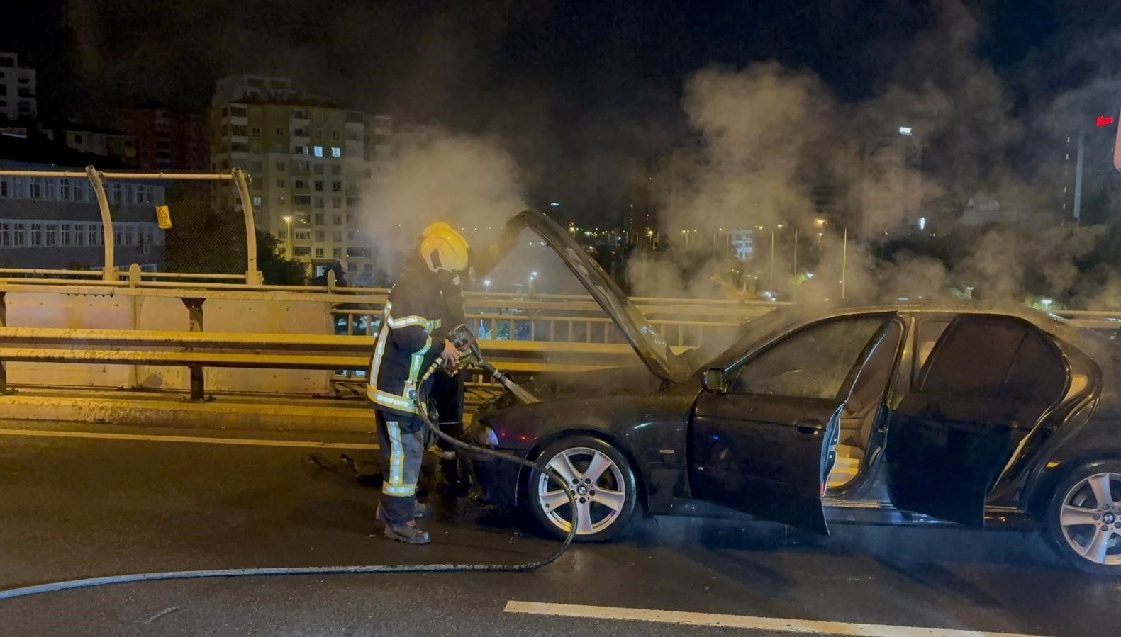 seyir halindeki otomobilde yangin saTl8rSy