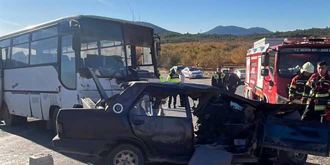 tarim iscilerini tasiyan midibus ile otomobil carpisti 3 olu CHI3GIIs.jpg