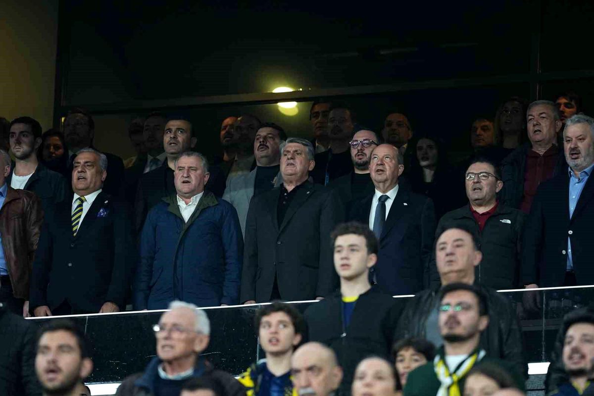 Bakan Bak, Fenerbahçe-Beşiktaş Derbisini İzledi