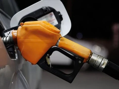 Motorin fiyatlarina indirim yolda iste yeni fiyat listesi SimUeq7x